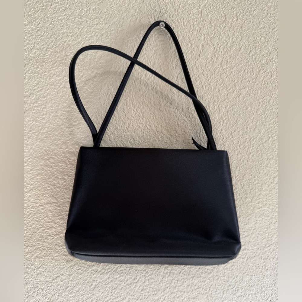 Liz Claiborne Classic Black Handbag - Picture 2 of 3